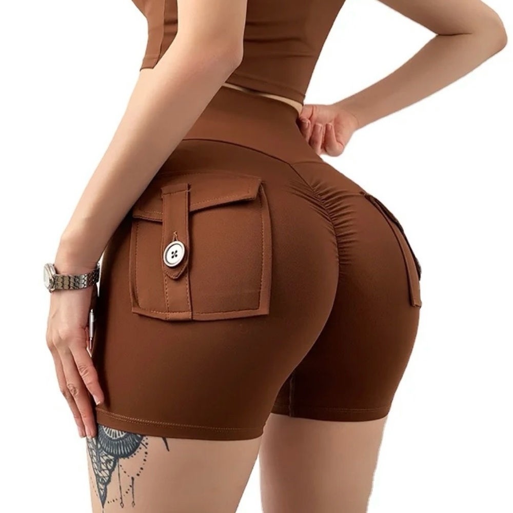 Scrunch butt shorts with pockets